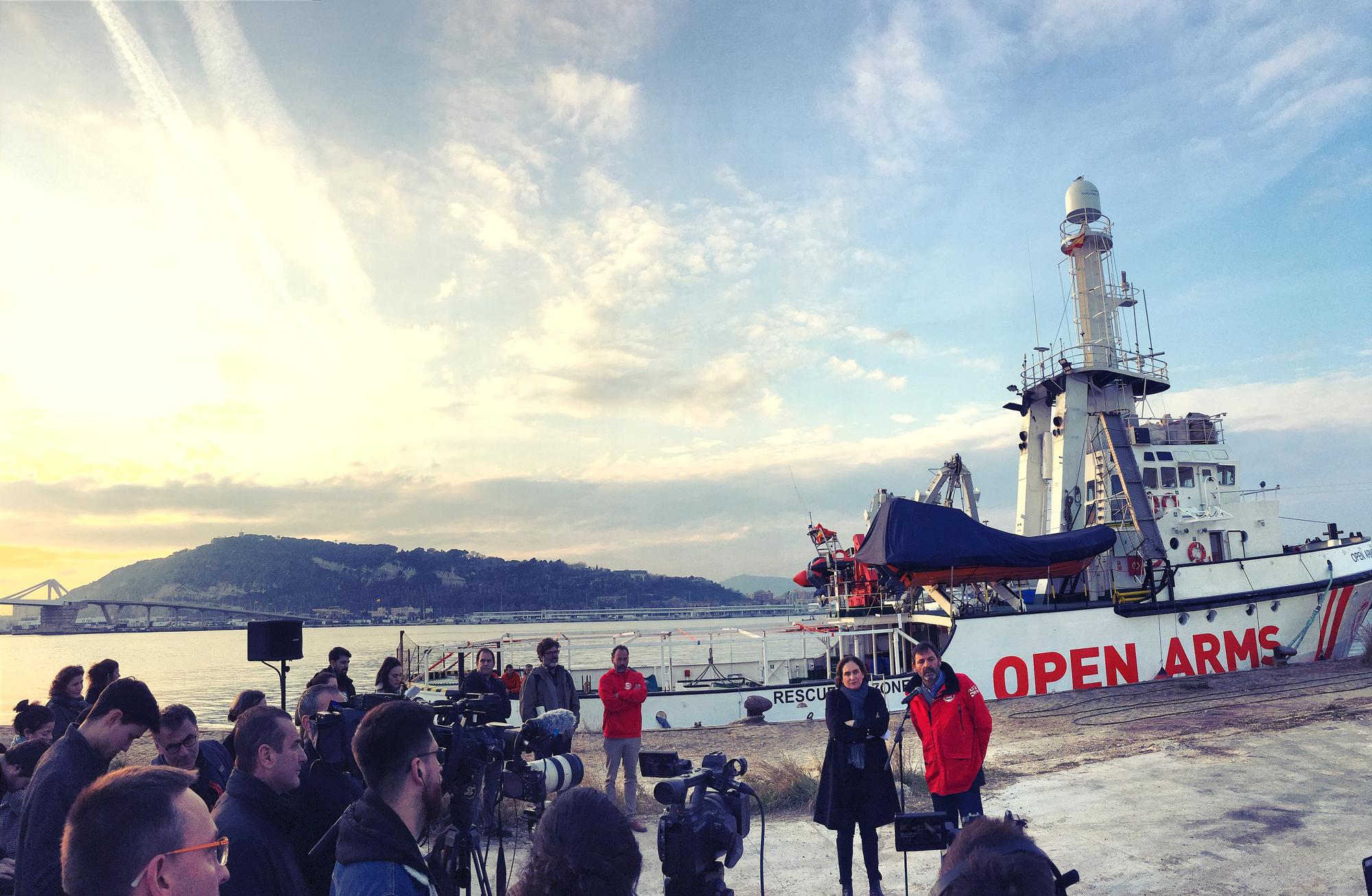 Rueda de prensa ante el barco de Open Arms en Barcelona